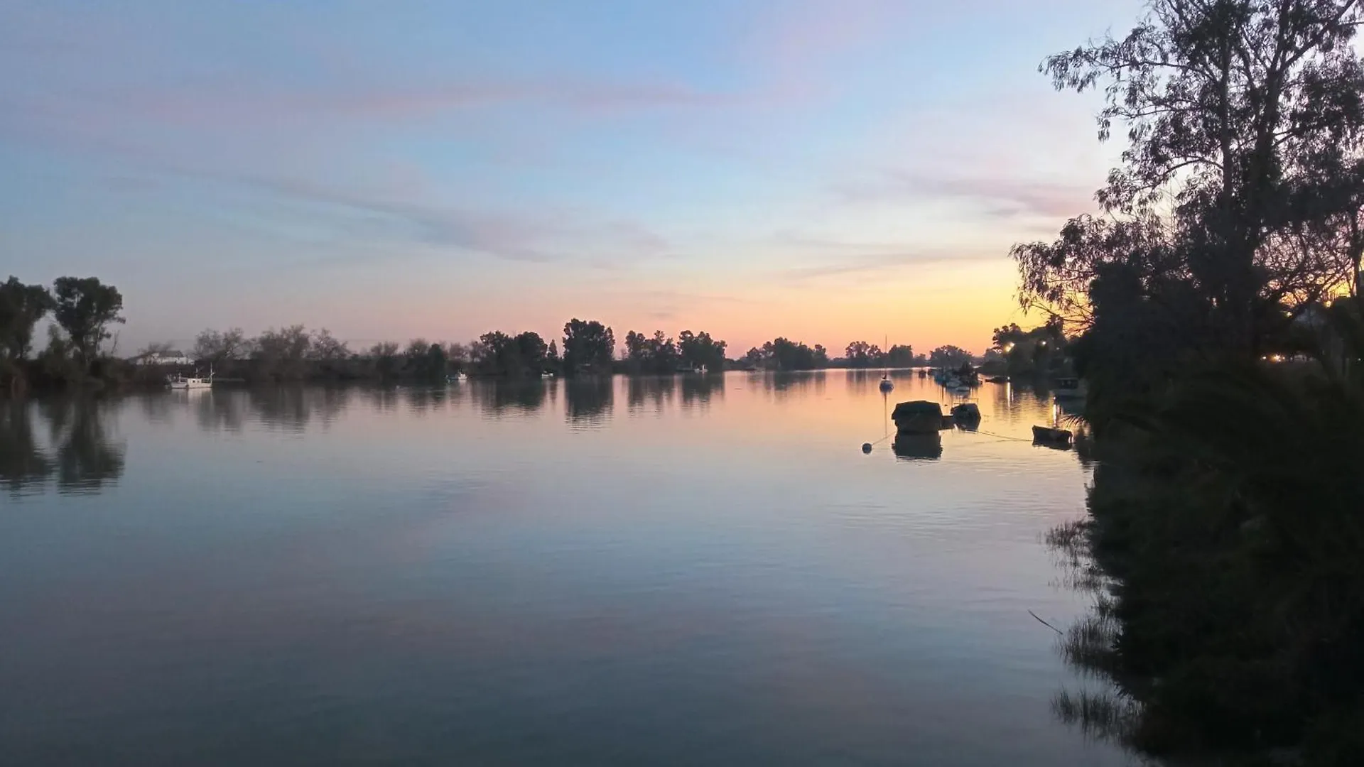Quarto em Acomodações Particulares Habitacion Amplia Y Luminosa Coria del Río