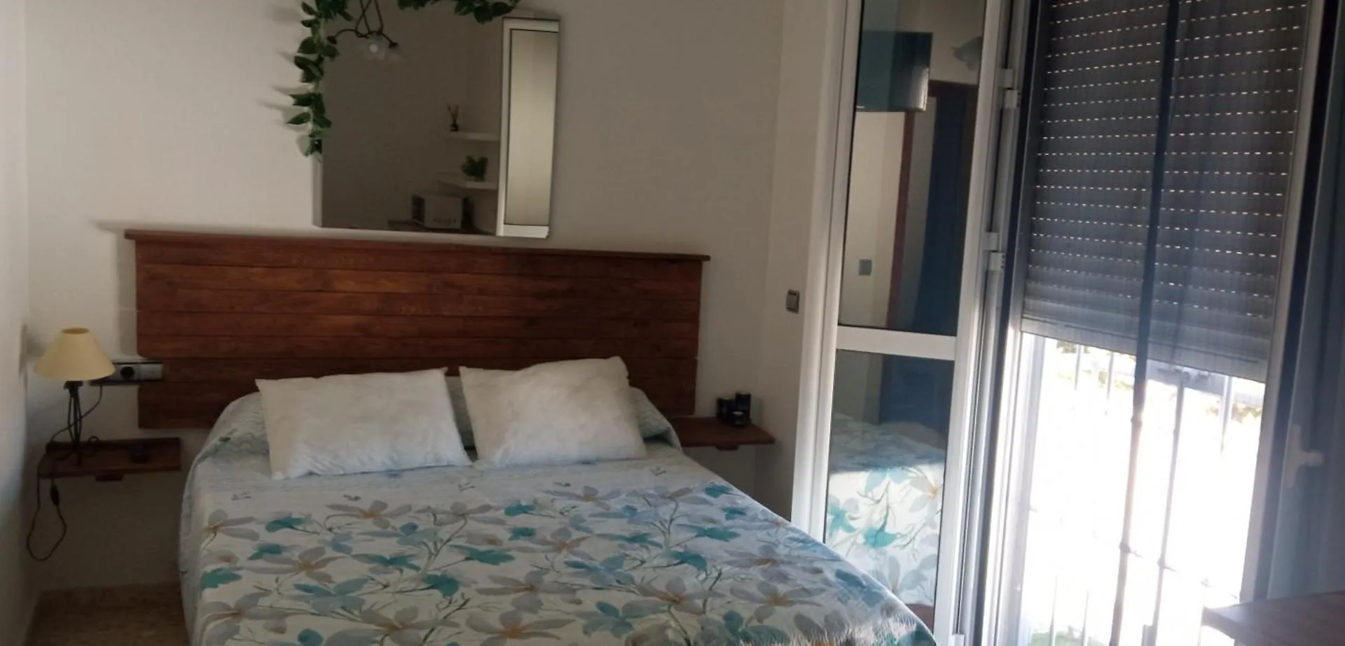 Homestay Habitacion Amplia Y Luminosa Coria Del Rio Spain